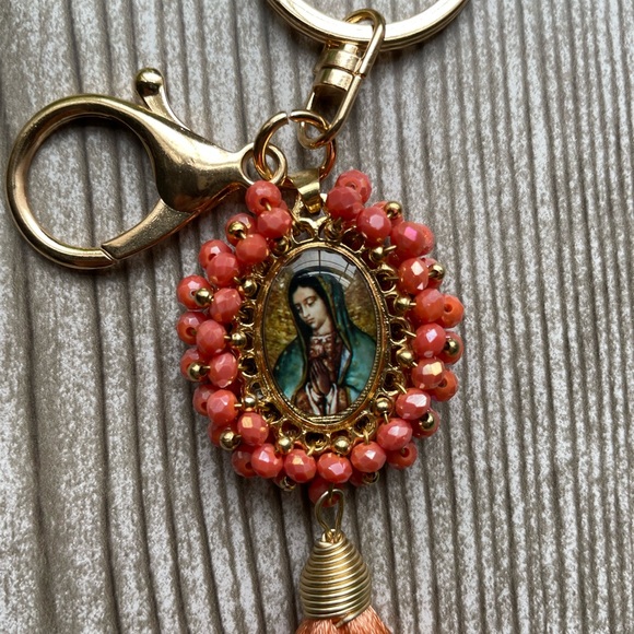 Virgin Mary Keychain - Picture 2 of 4